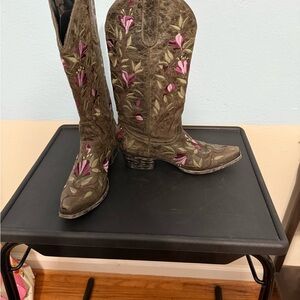 Olive Distressed Leather Embroidered Lane Boots - 7.5